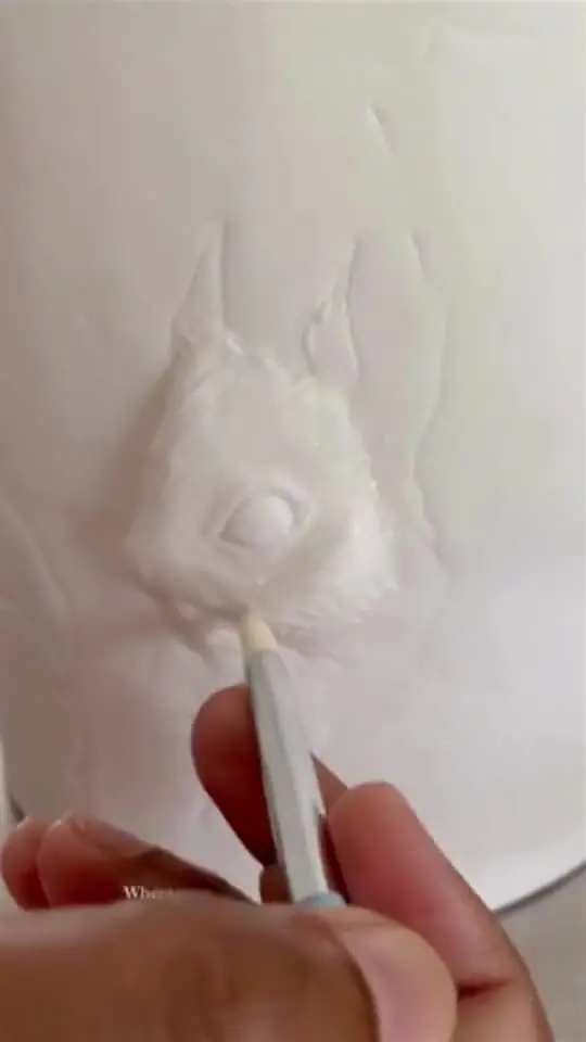 Video of sculpting a squirrel into a cake