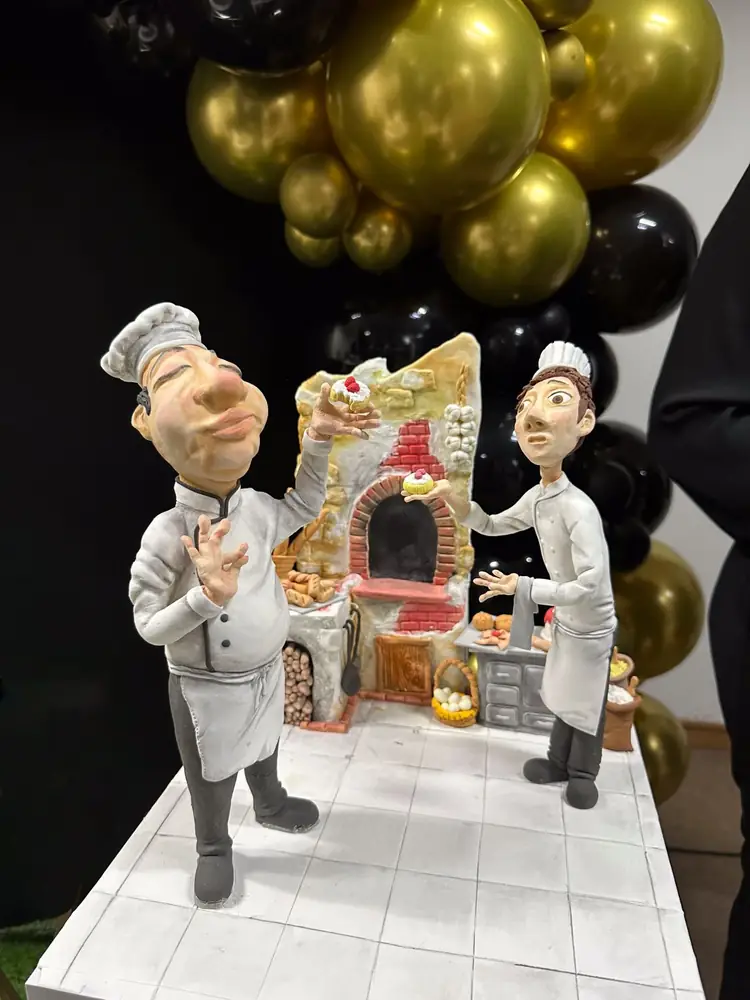 Combining my love for sculpture with the art of pastry has been an incredible journey. For my graduation day a
