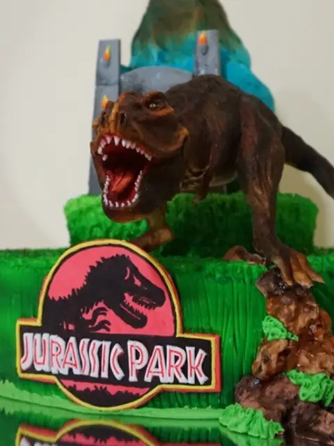 Jurassic Park cake detail